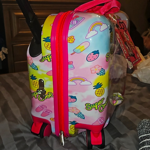 Hello Kitty Ride on Luggage - Picture 5 of 9